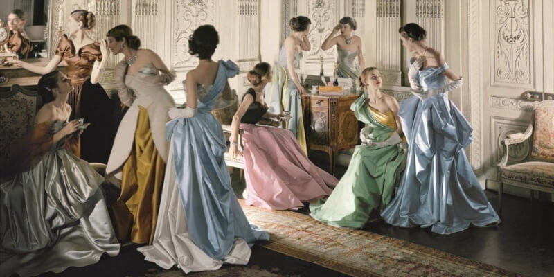 modelle indossano gli abiti da sera di charles james, anni '50