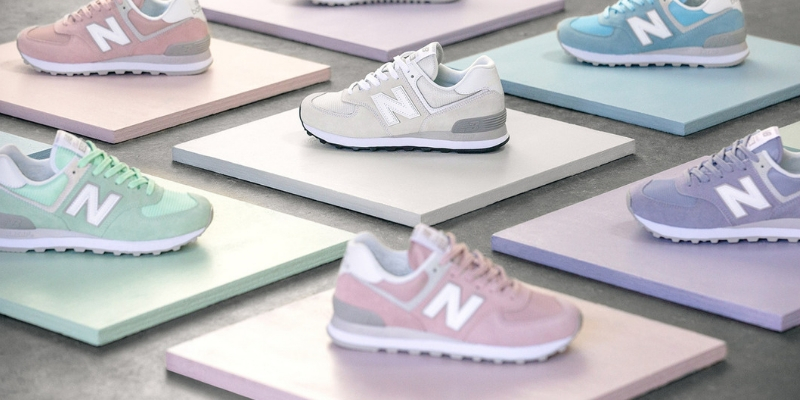 un gruppo di scarpe new balance