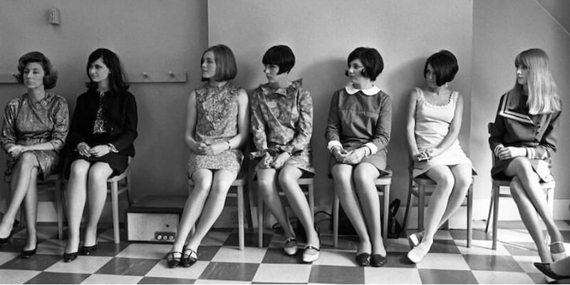 Delle ragazze con minigonna negli anni '60
