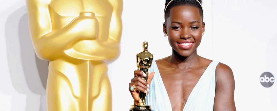 Lupita Nyong'o con la sua statuetta