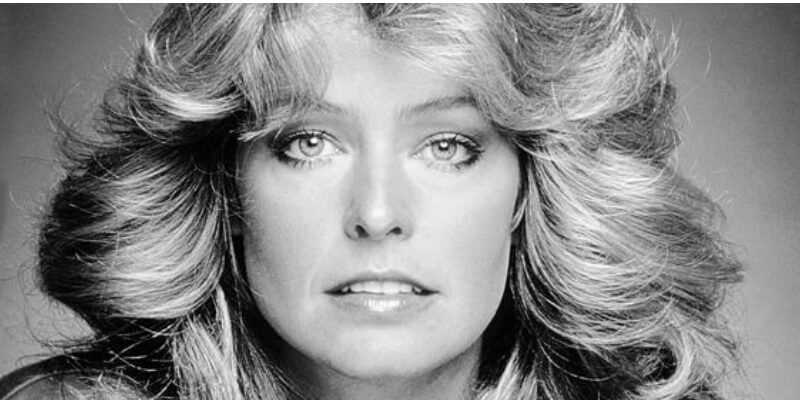 farrah fawcett con il suo famoso taglio di capelli