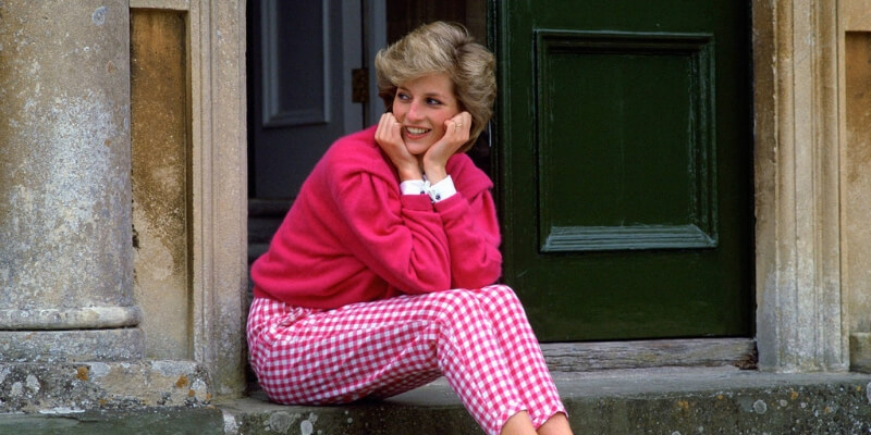 la principessa diana con un look preppy
