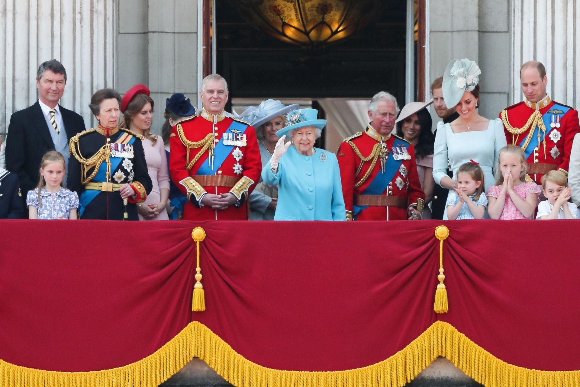 la famiglia reale sul balcone di buckingham palace al trooping the colour del 2018