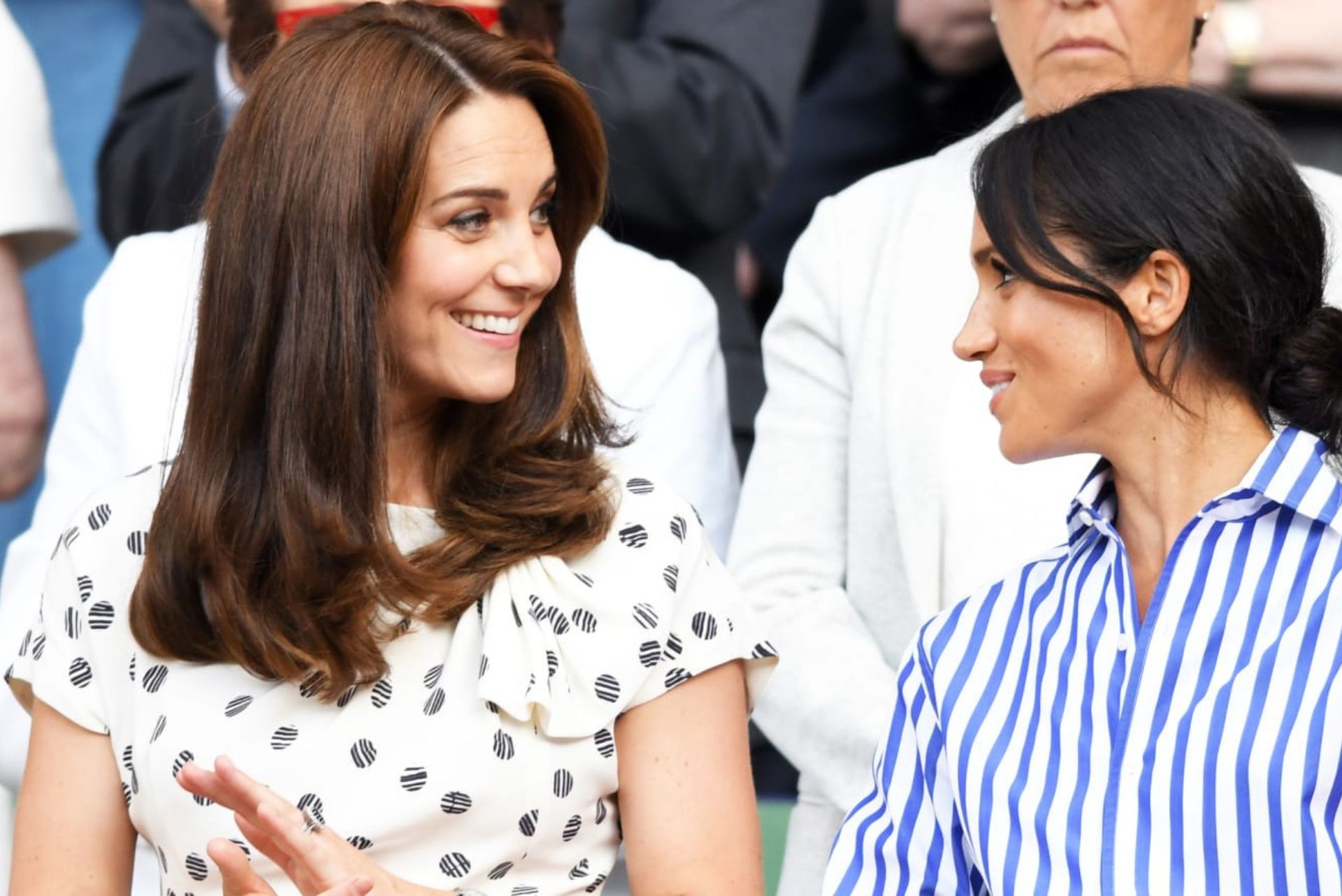 meghan e kate durante una partita di wimbledon nel 2018