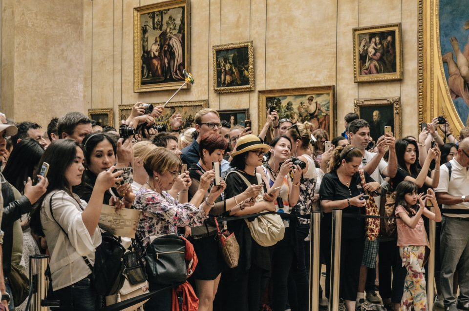 regole galateo al museo si mantiene la giusta distanza