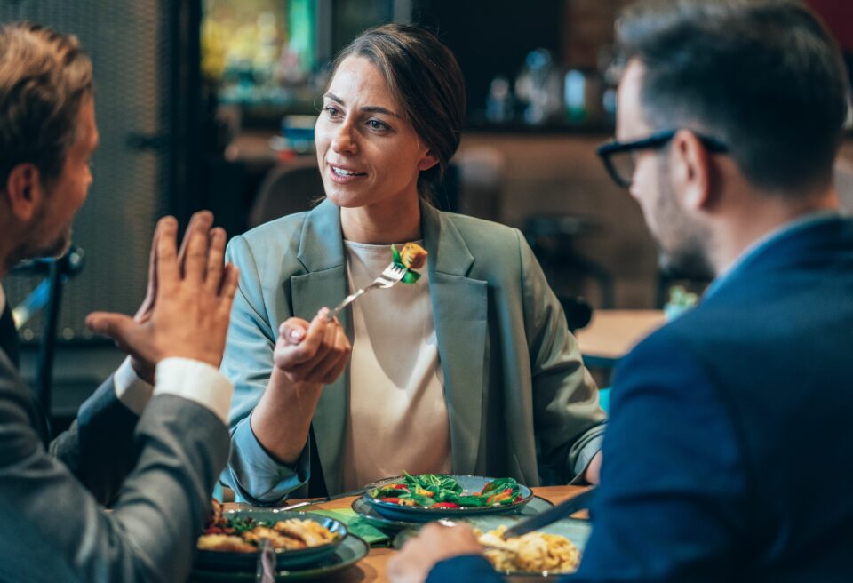 Galateo per pranzi di lavoro: come fare una buona impressione