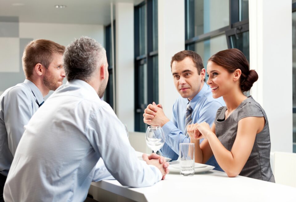 Galateo per pranzi di lavoro: come fare una buona impressione