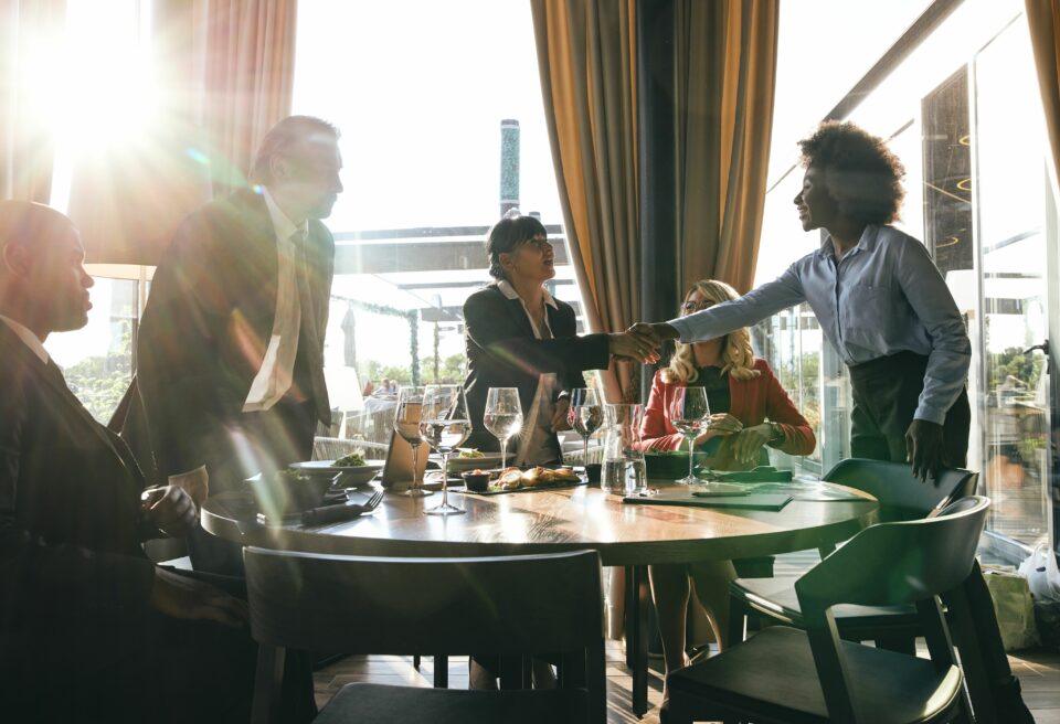 Galateo per pranzi di lavoro: come fare una buona impressione