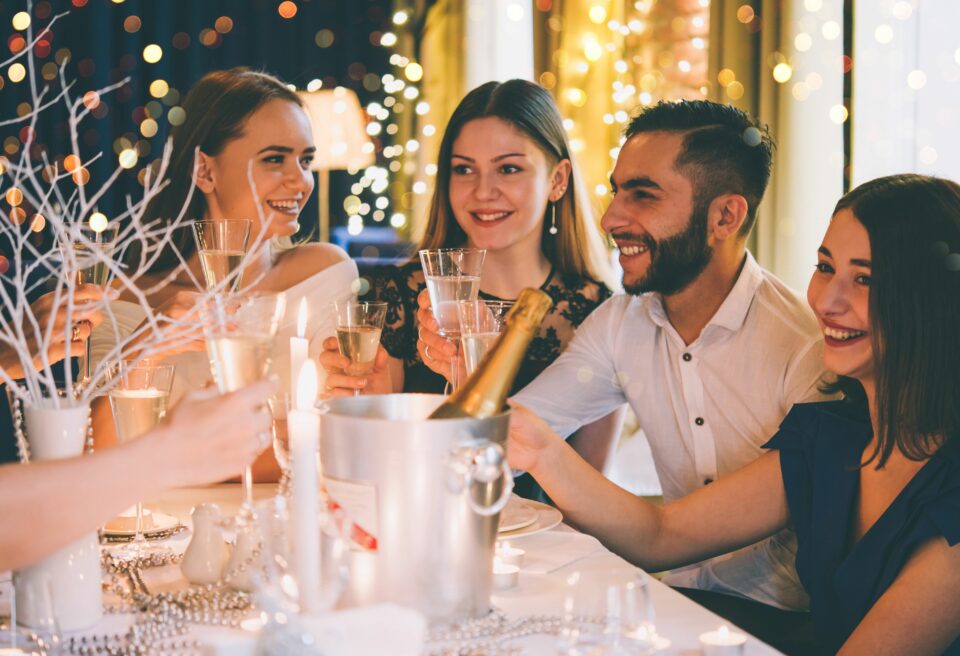 8 consigli per organizzare un aperitivo natalizio indimenticabile