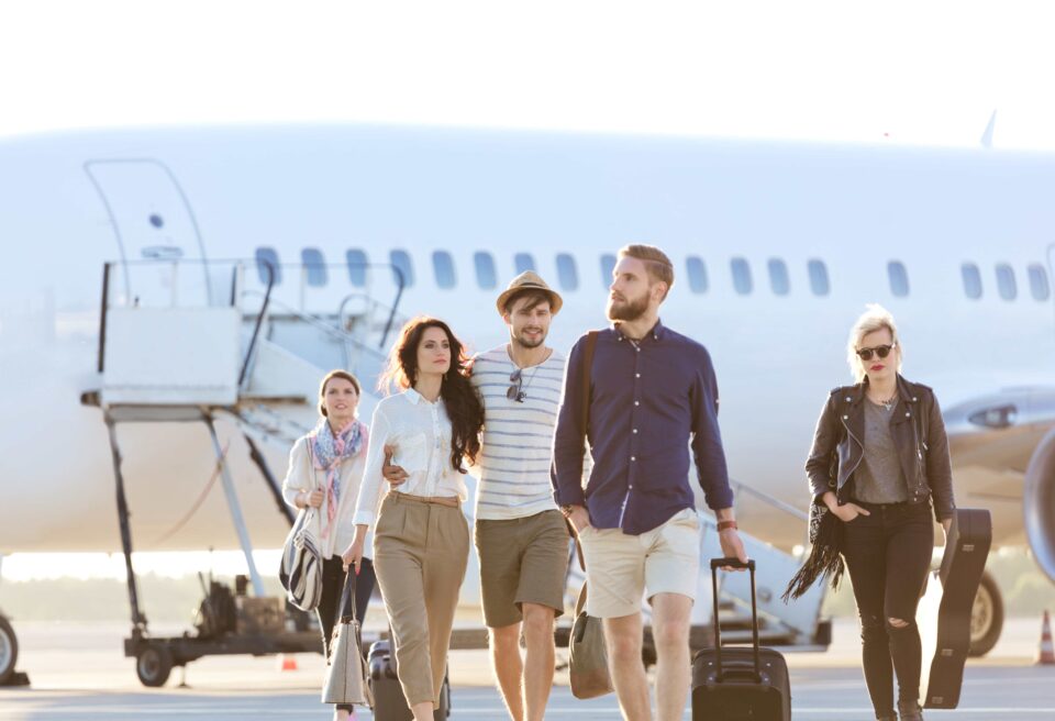 Bon ton in aereo: 10 regole per viaggiare con eleganza