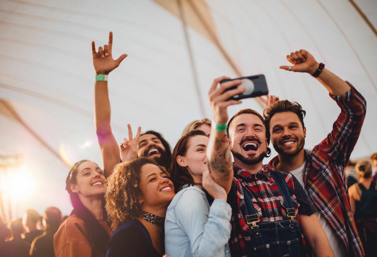 Netiquette: l'arte del selfie secondo il galateo contemporaneo