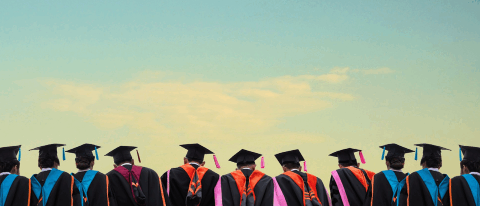Elisa Motterle - Colore della tesi e dress code per la laurea: guida al Galateo accademico